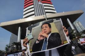 Gambar Artikel Unjuk Rasa Depan Gedung KPK tak Hanya Tuntut Setya Novanto tapi juga Pejabat yng Terlibat