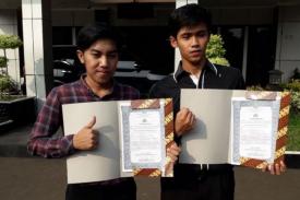 Gambar Artikel AR dan MIB Raih Penghargaan Usai Menyelamatkan Diri dan Membunuh Pelaku Perampokan