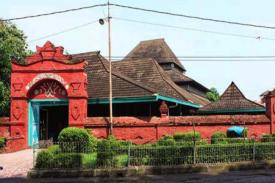 Mengunjungi Masjid Agung Cipta Rasa