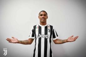 Douglas Costa : &quot;Kami Memulai 2018 Dengan Kemenangan dan Saya Juga Mencetak Gol&quot;