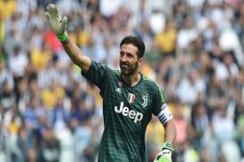 Gemuruh Tepuk Tangan Mengikuti Langkah Sang Kapten Keluar dari Lapangan pada Laga Terakhirnya Bersama Juventus