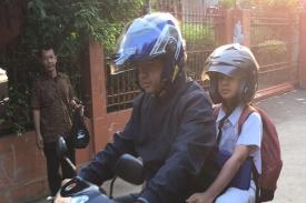Gubernur Anies Baswedan Serukan Ortu Wajib Antar Anaknya Sekolah
