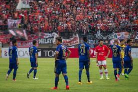 Perseru Selamat Degrdasi Setelah Permalukan Persib Bandung di Kandangnya