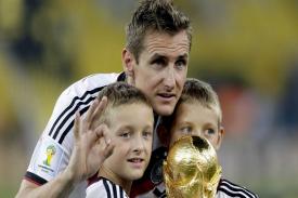 Miroslav Klose Bakal bawa Trofi Piala Dunia 2018 ke Istana Kremlin