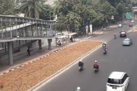 Anies Baswedan akan Ganti Area Rumput di Sudirman dengan Trotoar Keras