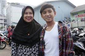 Gambar Artikel Gak Ingin Dibully, Sang Ibu Mengamankan Bowo Alpenliebe untuk di Rumah Saja