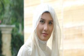 Gambar Artikel Banyak Minum Air Putih dan Rutin Minum Jus, Rahasia Arzetti Tetap Sehat dan Cantik