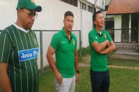 Pelatih Persebaya Surabaya Berharap Pemain tidak Monoton di lapangan