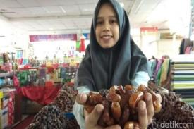 Berkah Ramadan, Pedagang Kurma Tanah Abang Jual Kurma Seharga Rp 350.000/Kg