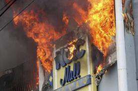 Rayakan Malam Natal, 37 Tewas Terjebak Kebakaran di Dalam Mall