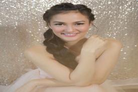 Gambar Artikel Atiqah Hasiholan Cegah Rambut Rontok dengan Hairmask dan Creambath