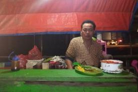 Berkah Banjir, Kedai Pecel Lele Cak Hendrix menjadi Viral