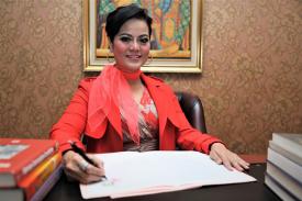 Gambar Artikel Bugar dengan Jus Buah Setiap Hari ala Adriana Siahaan