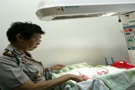 Gambar Artikel Bayi Perempuan masih Terbungkus Kain Ditemukan Warga di Banjaran Bandung