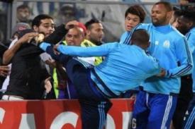 Patrice Evra Diganjar Kartu Merah Sebelum Laga Lawan Victoria