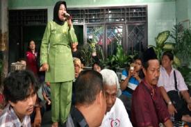 Ngatinah Berikan Persembahan Lagu &#039;Bung Karno Putro Fajar&#039; kepada Gus Ipul