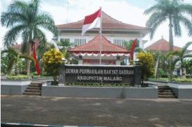 Gambar Artikel Puluhan Anggota DPRD Malang Diperiksa KPK Terkait Kasus Suap APBD Perubahan Kota Malang Tahun 2015