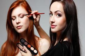 Senang Ber-make Up? Ini 5 Kesalahan yang Sering Terjadi