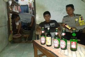 Gambar Artikel Polres Cirebon Gelar Razia Miras Serentak Jelang Pemilihan Kuwu