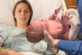 Penyebab Lonjakan Kelahiran Bayi Pra Liburan di AS