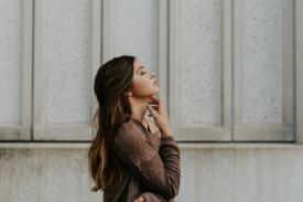 Gambar Artikel Ini Alasan Kenapa Kamu Terjebak dalam Cinta Bertepuk Sebelah Tangan