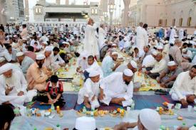Gambar Artikel Serba-serbi Ramadhan di Madinah, Kala Menunggu Waktu Buka Puasa