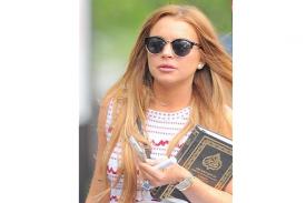 Aktris Hollywood Lindsay Mengaku Merasa Tenang Pelajari Kitab Suci Agama Islam