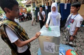 Direktur Perludem Himbau Masyarakat Awasi Pemilu Sebab Beda Aturan Mainnya